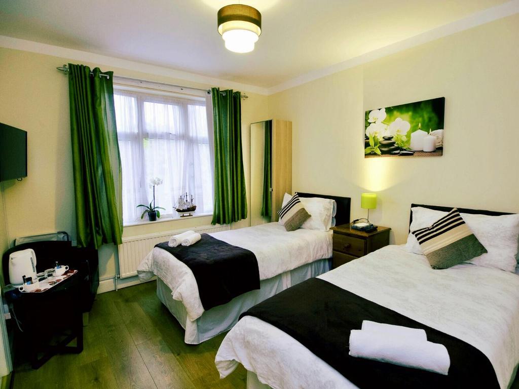 Gable Lodge London B&B Enfield Esterno foto