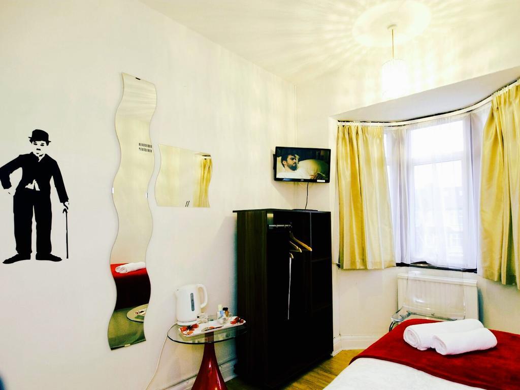 Gable Lodge London B&B Enfield Esterno foto