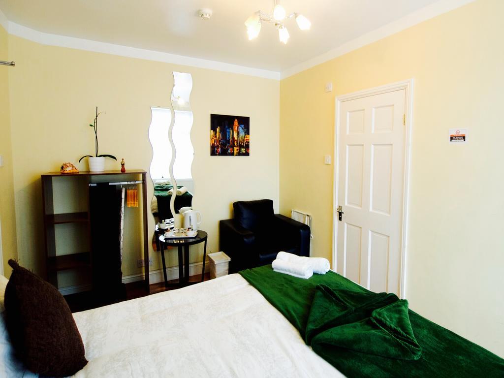Gable Lodge London B&B Enfield Esterno foto
