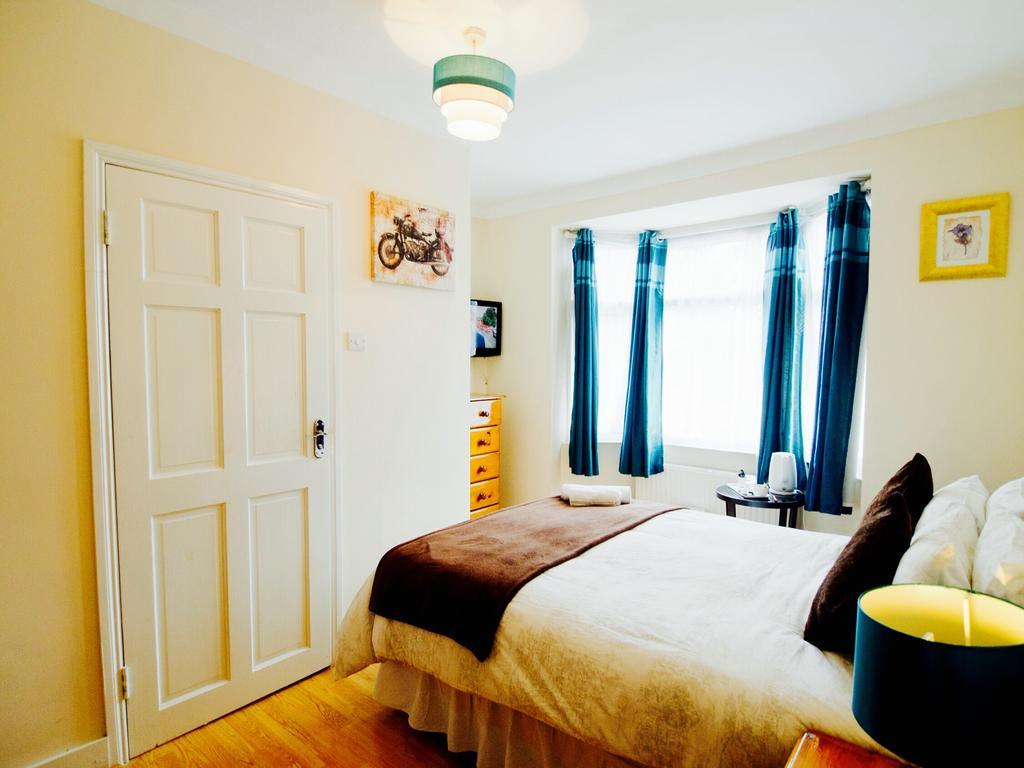 Gable Lodge London B&B Enfield Esterno foto