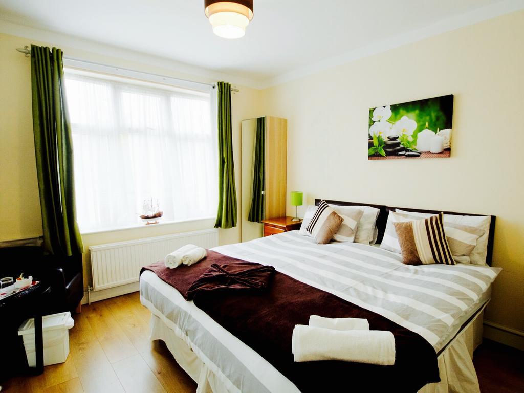 Gable Lodge London B&B Enfield Esterno foto