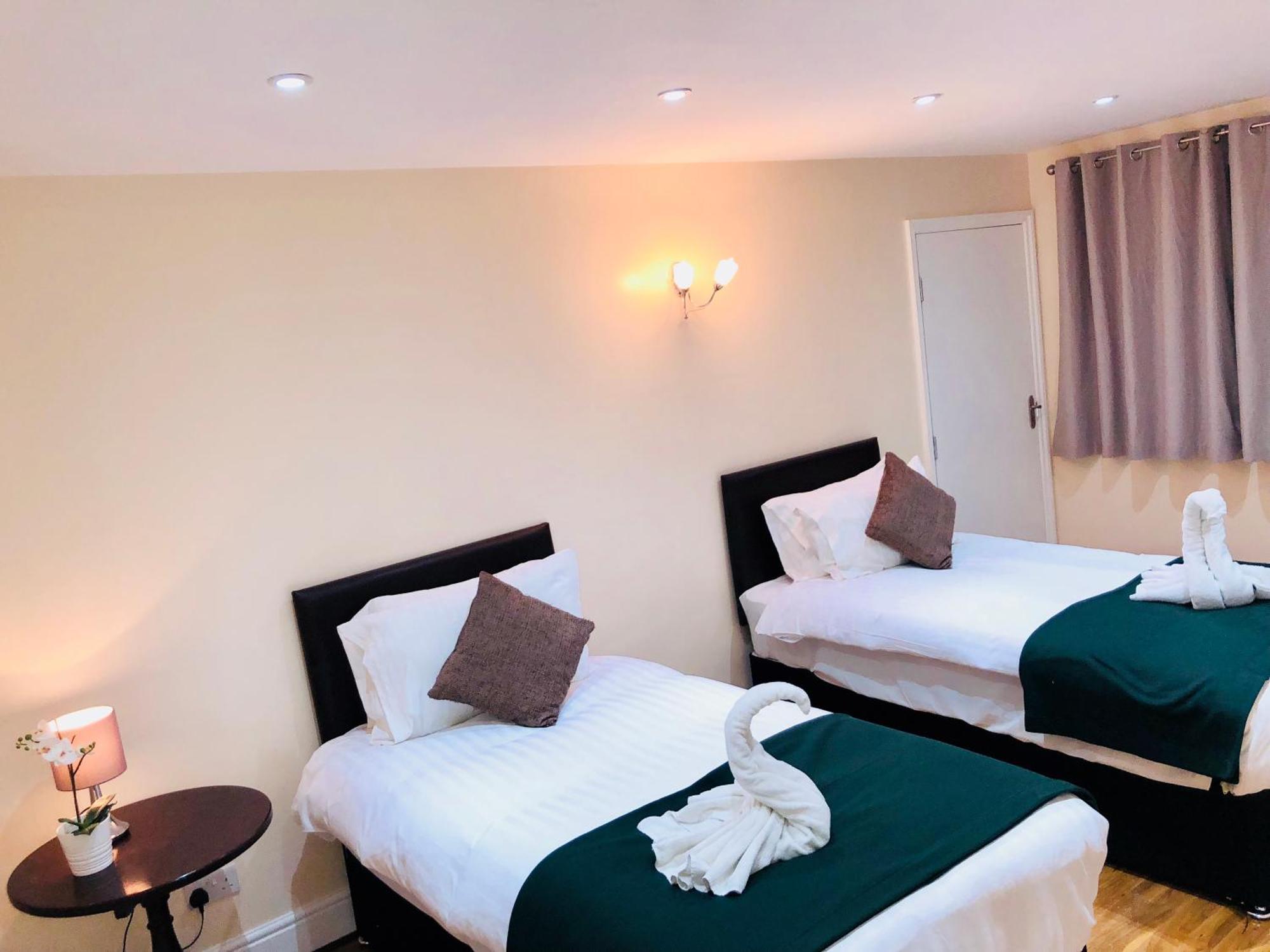 Gable Lodge London B&B Enfield Esterno foto