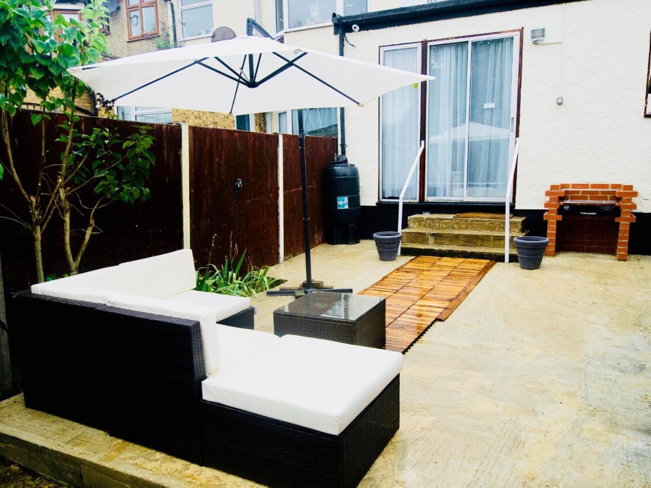 Gable Lodge London B&B Enfield Esterno foto